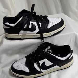 Nike Men's Black and White Sneakers